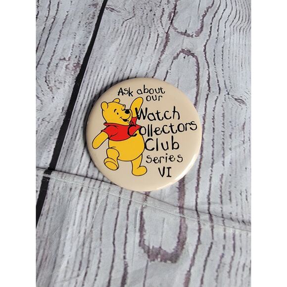 Disney Winnie The Pooh Watch Collectors Club Series VI Pin Back Button Members - Picture 1 of 3